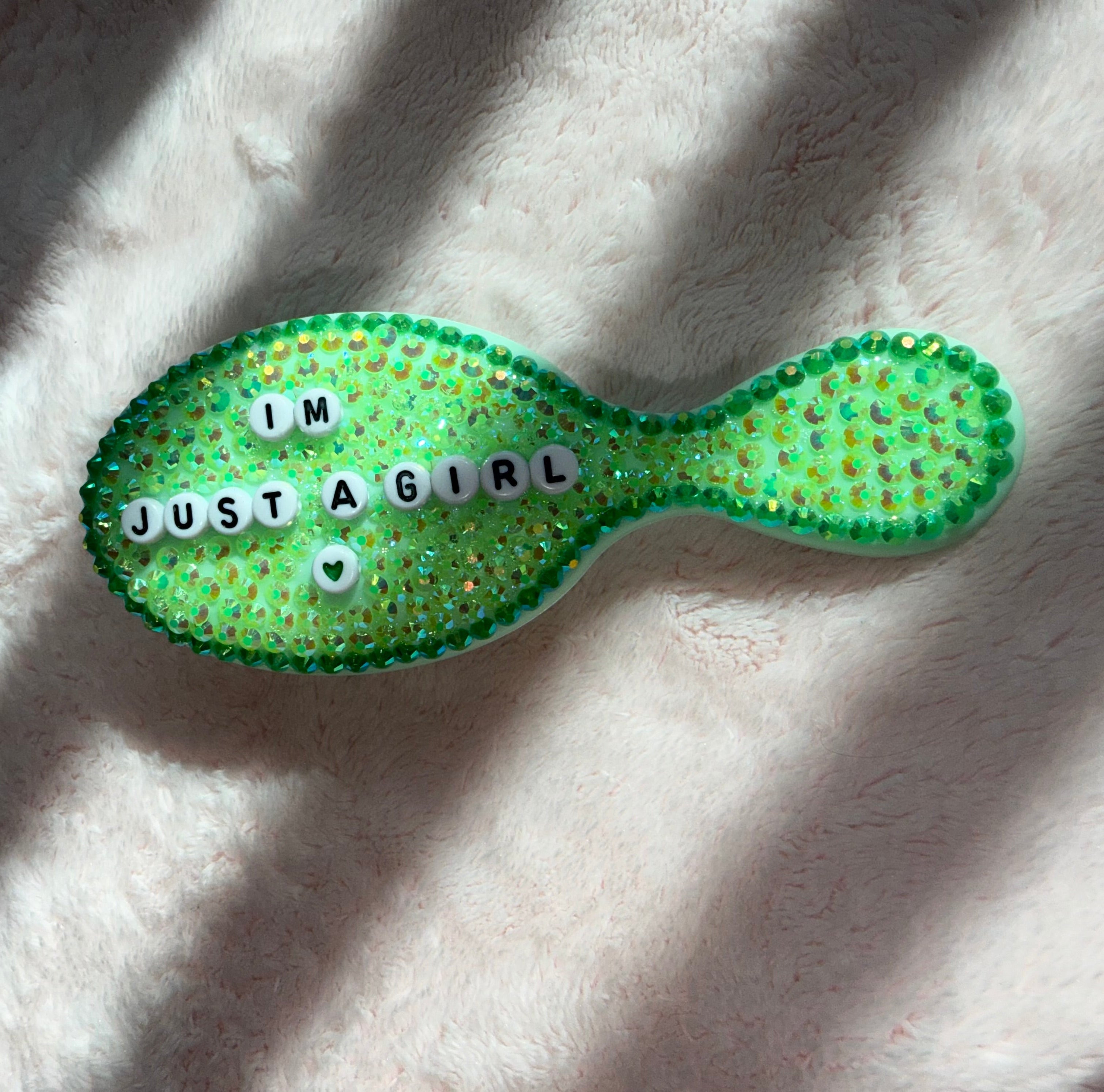 Pixie Glow Mini Brush - I’m Just a Girl💚✨🤷🏽‍♀️