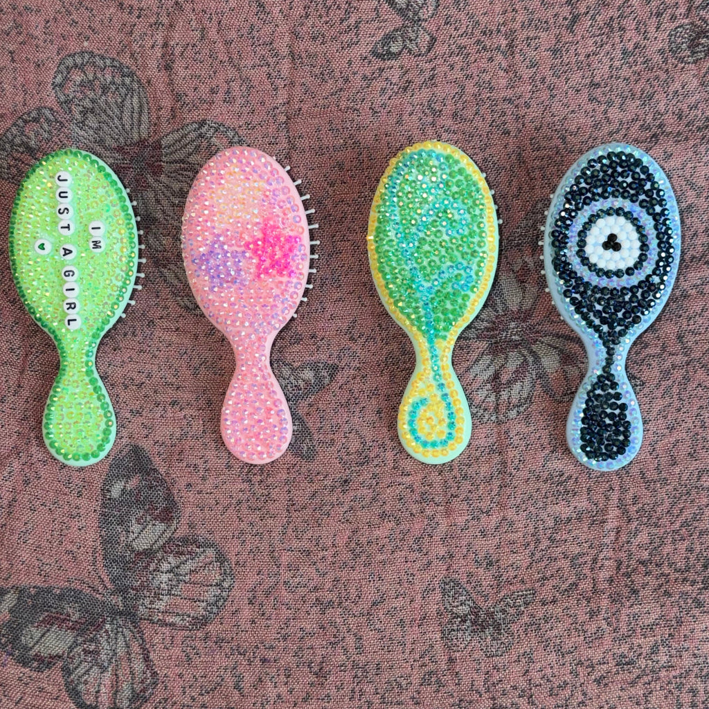 Pixie Glow Mini Brush - I’m Just a Girl💚✨🤷🏽‍♀️