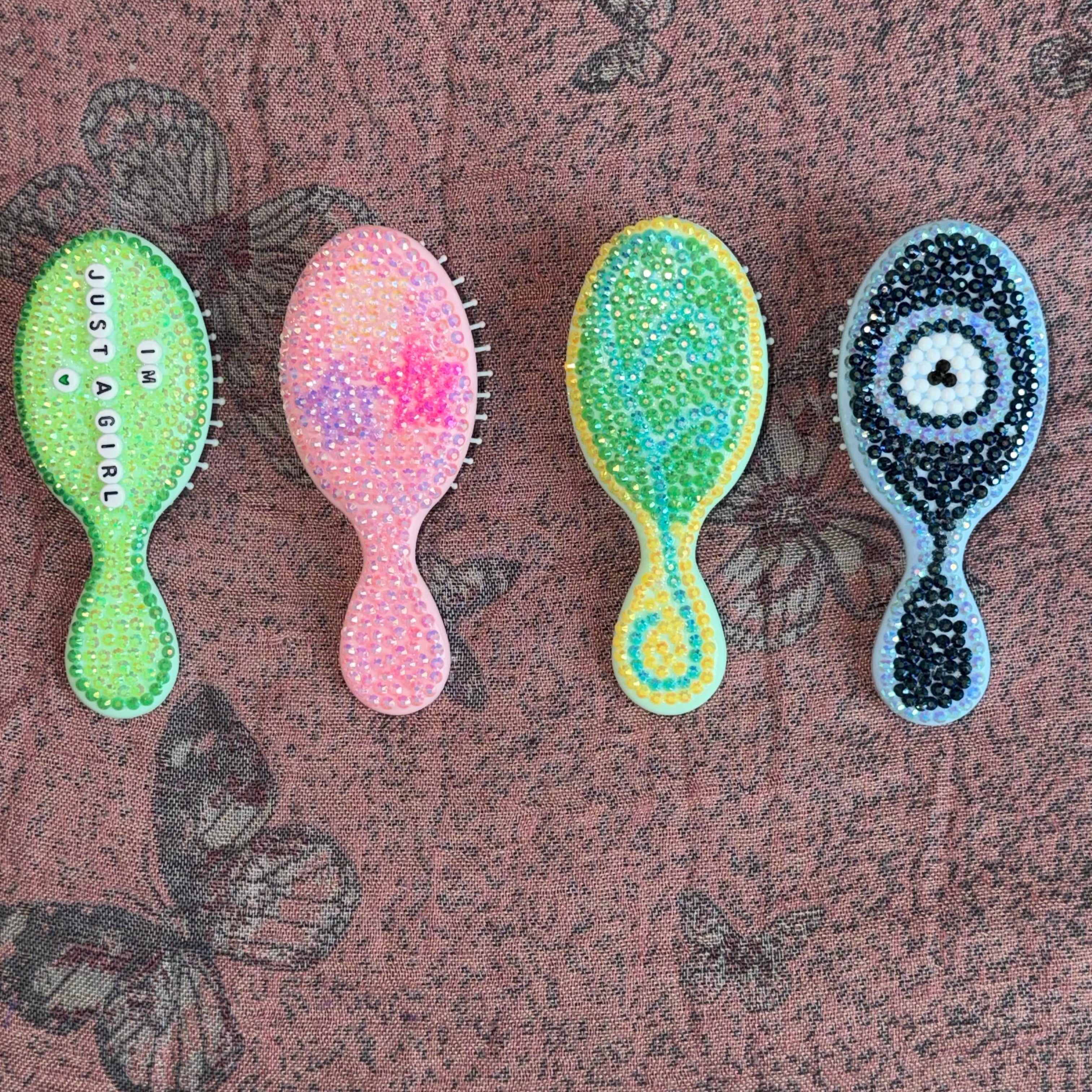 Pixie Glow Mini Brush - I’m Just a Girl💚✨🤷🏽‍♀️